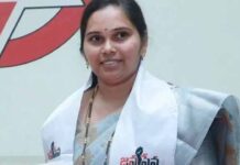 కాపు అబ్బాయిలు వెనుక కుక్కల్లా..