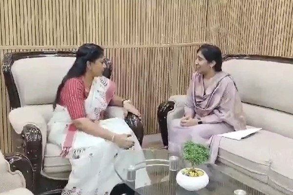 YS-Sunitha Reddy Meets Minister