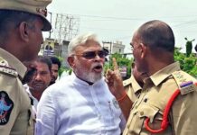 అంబటి రాంబాబుపై పోలీసుల దారుణం